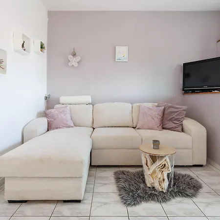 아파트 Tanja Renovated In 2025